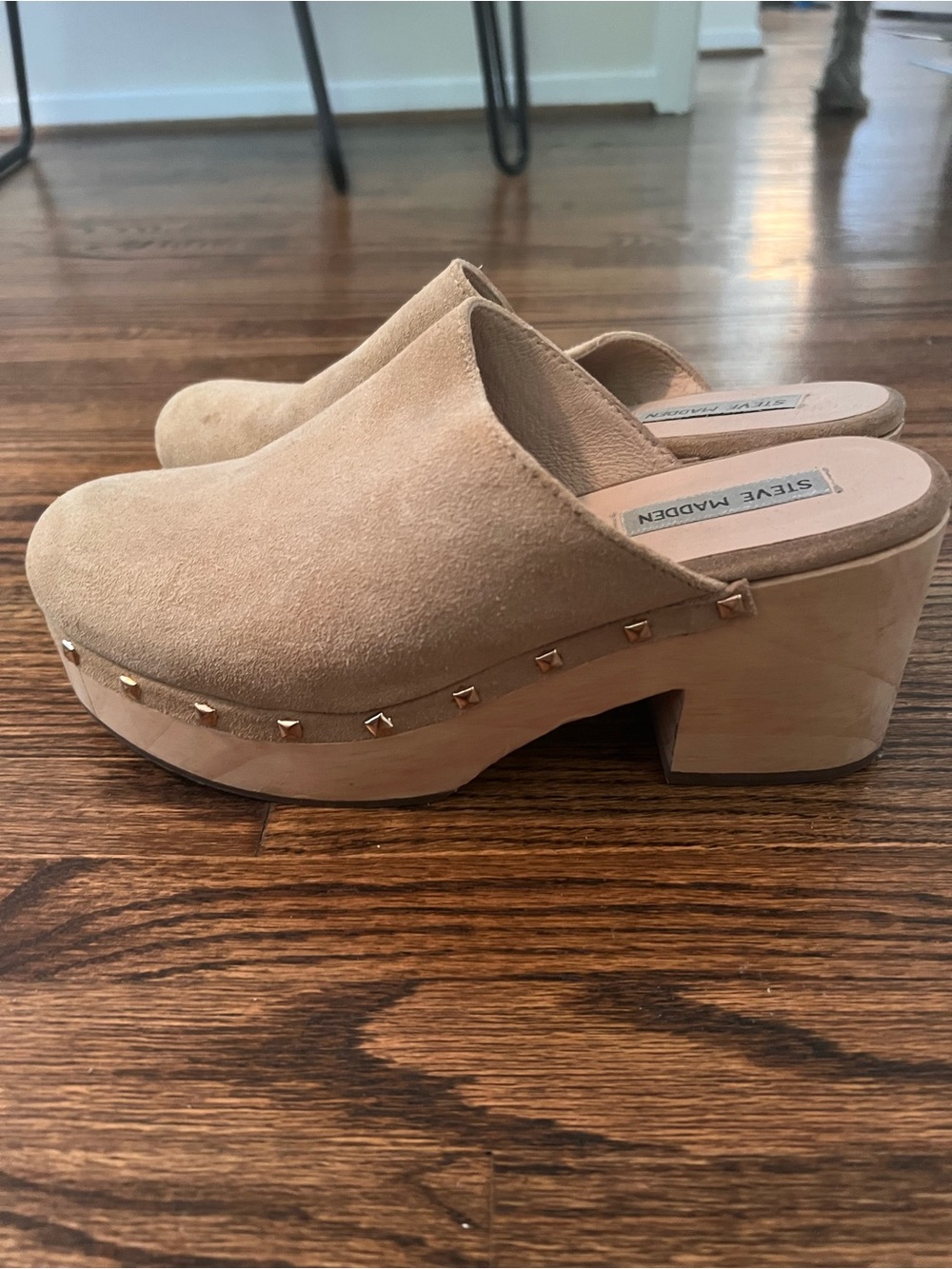 Steve Madden Tan Suede Studded Clogs Size 8.5